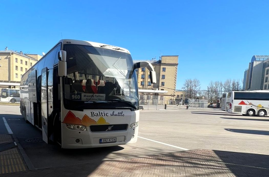 автобусы Baltic Shuttle на автовокзале в Санкт-Петербурге